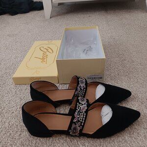 Bettye Muller “Jamisen” Velvet embroidered flats. Sundance. Size 8.5